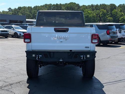 Bright White Clearcoat 2023 Jeep Gladiator Overland