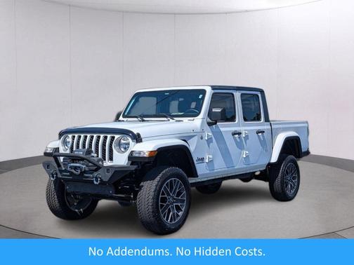 Bright White Clearcoat 2023 Jeep Gladiator Overland