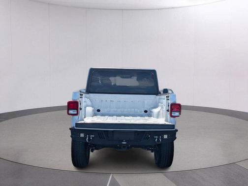Bright White Clearcoat 2023 Jeep Gladiator Overland
