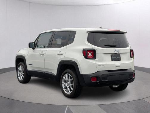 Alpine White Clearcoat 2023 Jeep Renegade Latitude