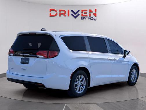 2026 Chrysler Voyager LX