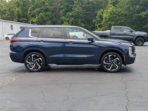 Cosmic Blue Metallic 2024 Mitsubishi Outlander SE