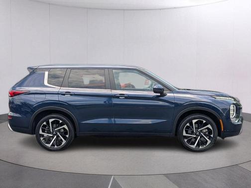 Cosmic Blue Metallic 2024 Mitsubishi Outlander SE