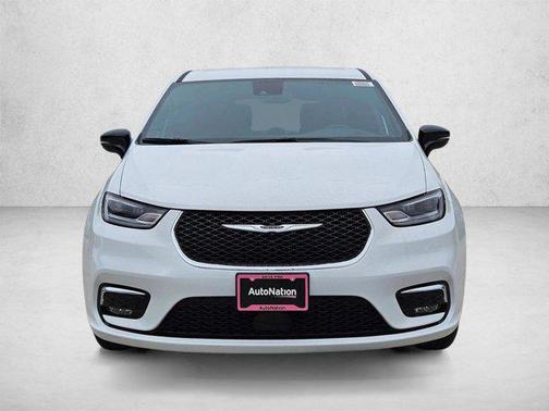 Bright White Clearcoat 2026 Chrysler Pacifica L