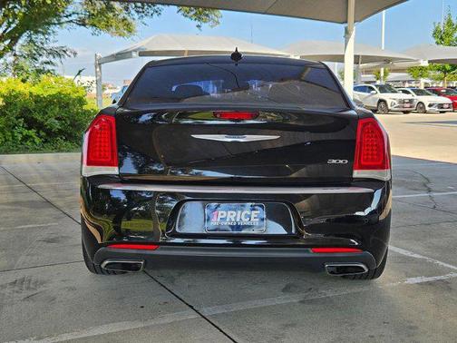 2017 Chrysler 300 Limited