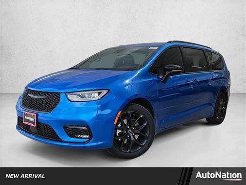 Hydro Blue Pearlcoat 2026 Chrysler Pacifica L