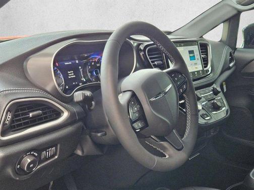 Hydro Blue Pearlcoat 2026 Chrysler Pacifica L