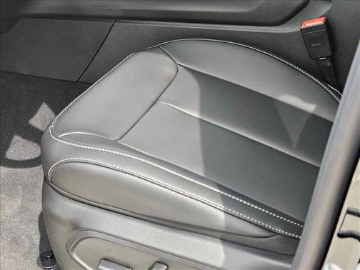 Diamond Black Crystal Pearlcoat 2026 Jeep Grand Cherokee Limited