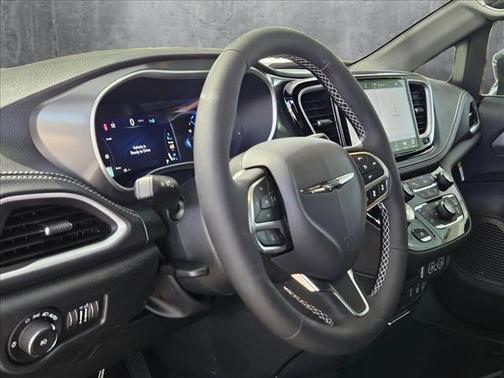 2025 Chrysler Pacifica Hybrid Select