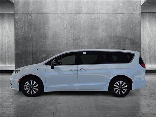 2025 Chrysler Pacifica Hybrid Select