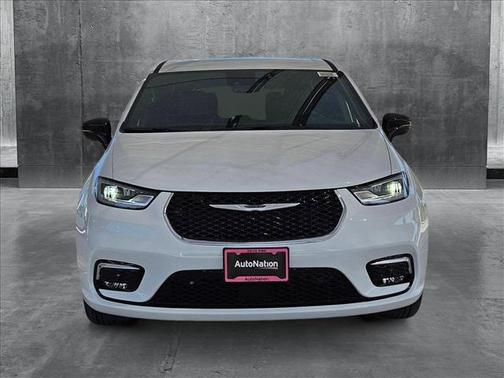 2025 Chrysler Pacifica L