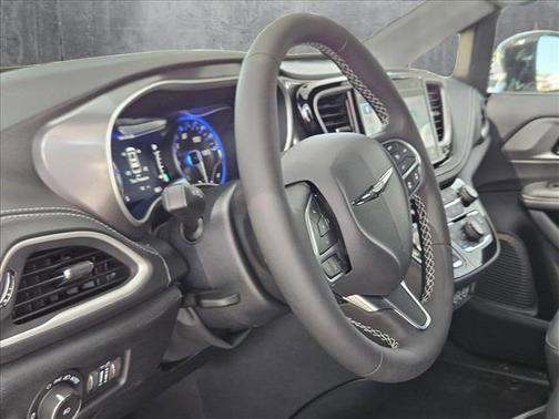 2025 Chrysler Pacifica L