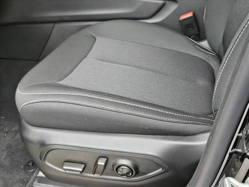 Diamond Black Crystal Pearlcoat 2026 Jeep Grand Cherokee L Altitude