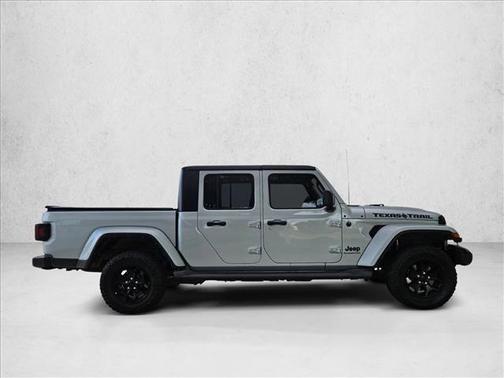 Silver Zynith Clearcoat 2022 Jeep Gladiator Texas Trail 4x4