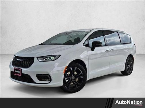 Bright White Clearcoat 2026 Chrysler Pacifica L