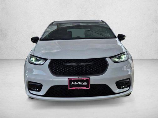 Bright White Clearcoat 2026 Chrysler Pacifica L
