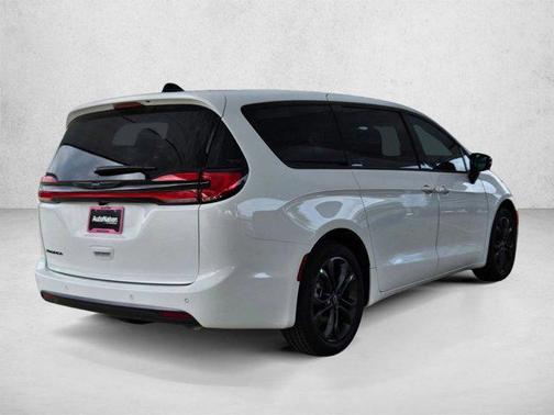 Bright White Clearcoat 2026 Chrysler Pacifica L