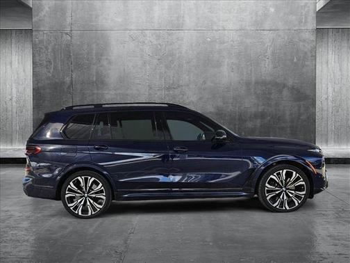 2023 BMW X7 M60i