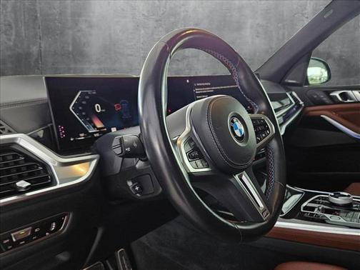 2023 BMW X7 M60i