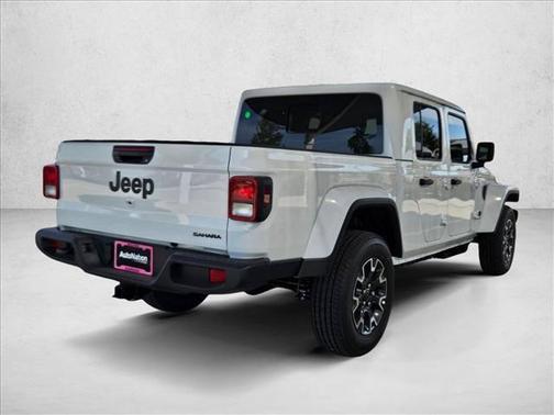 Bright White Clearcoat 2026 Jeep Gladiator Sahara 4x4
