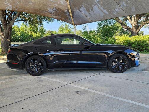 2022 Ford Mustang EcoBoost