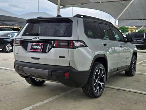 Silver Zynith Clearcoat 2026 Jeep Cherokee Overland