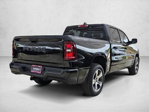Diamond Black Crystal Pearlcoat 2026 RAM 1500 Express