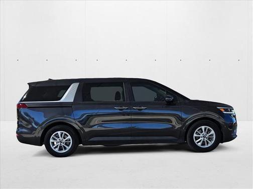 2022 Kia Carnival LX