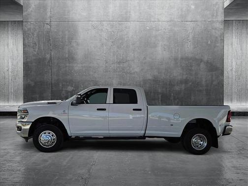2025 RAM 3500 Tradesman Crew Cab 4x4 8' Box