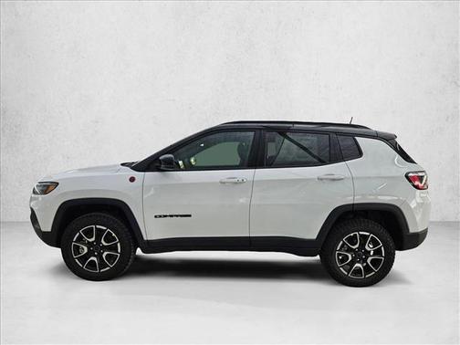 Bright White Clearcoat 2026 Jeep Compass Trailhawk