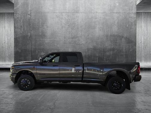 2025 RAM 3500 Big Horn Crew Cab 4x4 8' Box