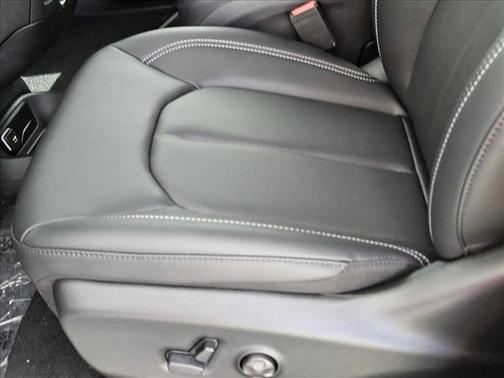 2025 Chrysler Voyager LX