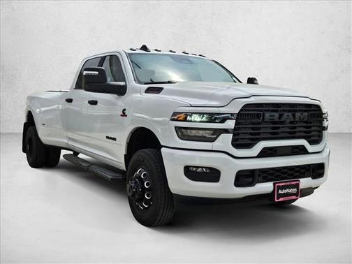 Bright White Clearcoat 2026 RAM 3500 Lone Star Crew Cab 4x4 8' Box