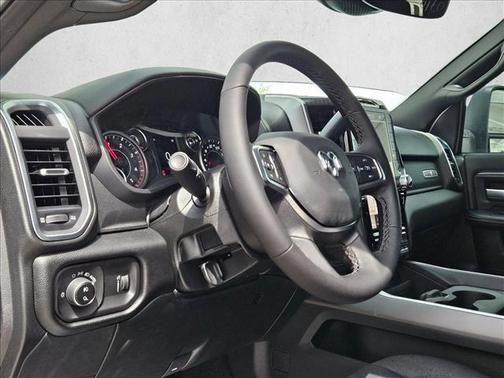 Bright White Clearcoat 2026 RAM 3500 Lone Star Crew Cab 4x4 8' Box