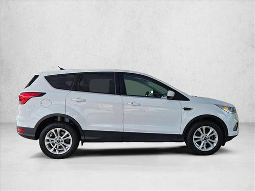 Oxford White 2019 Ford Escape SE