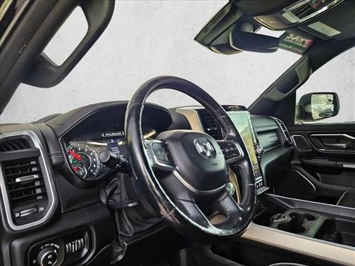 Diamond Black Crystal Pearlcoat 2019 RAM 1500 Laramie