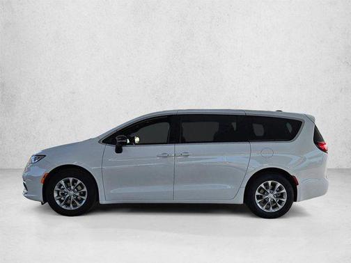 Bright White Clearcoat 2026 Chrysler Pacifica Limited