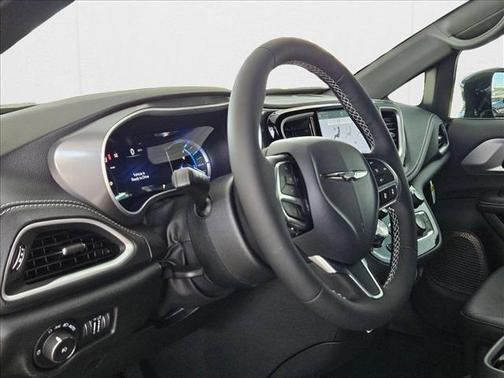 2025 Chrysler Pacifica Hybrid Select