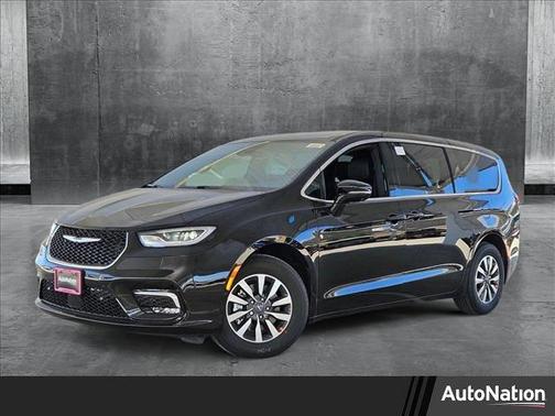 2025 Chrysler Pacifica Hybrid Select