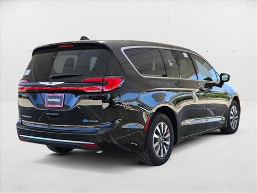 2025 Chrysler Pacifica Hybrid Select