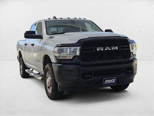 2022 RAM 3500 Tradesman Crew Cab 4x4 6'4' Box