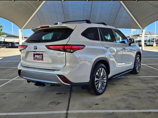 2021 Toyota Highlander Hybrid Platinum
