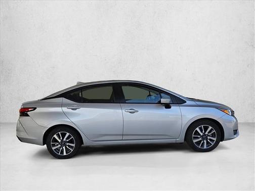 Brilliant Silver Metallic 2024 Nissan Versa 1.6 SV