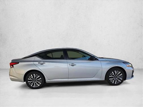 Brilliant Silver Metallic 2024 Nissan Altima 2.5 SV