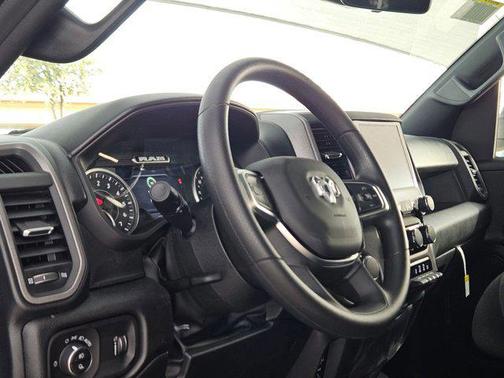 2026 RAM 1500 Warlock Crew Cab 4x4 5'7' Box