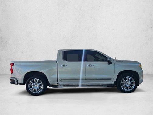 Iridescent Pearl Tricoat 2024 Chevrolet Silverado 1500 High Country