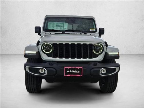 Bright White Clearcoat 2026 Jeep Gladiator Sahara 4x4