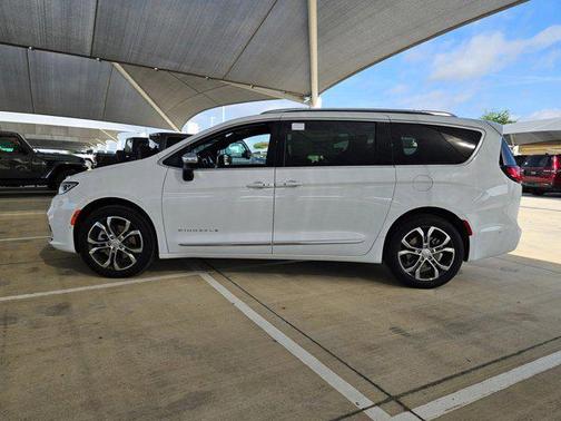 2025 Chrysler Pacifica L