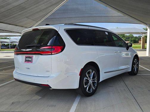 2025 Chrysler Pacifica L