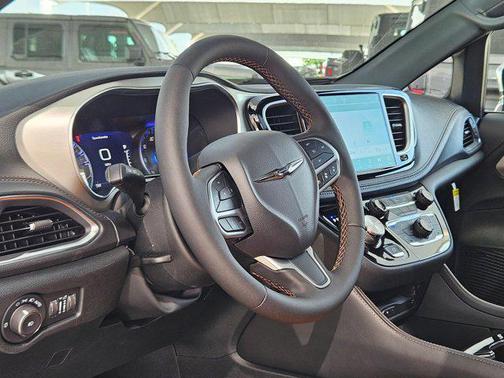 2025 Chrysler Pacifica L